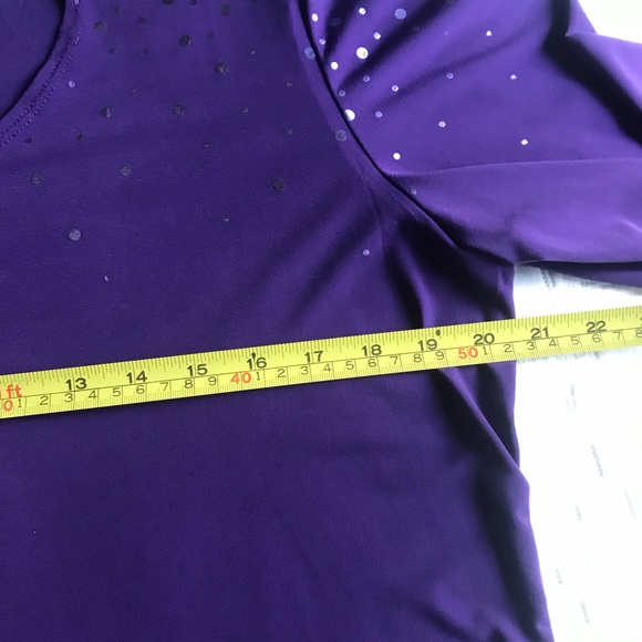 Susan Graver liquid knit scoop neck top with border sparkles - Picture 4 of 16